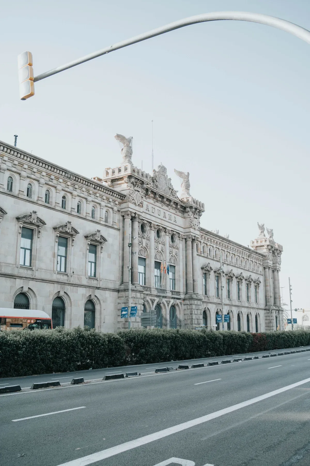 Lightroom: il palazzo della Dogana di Barcellona con lo stesso preset applicato
